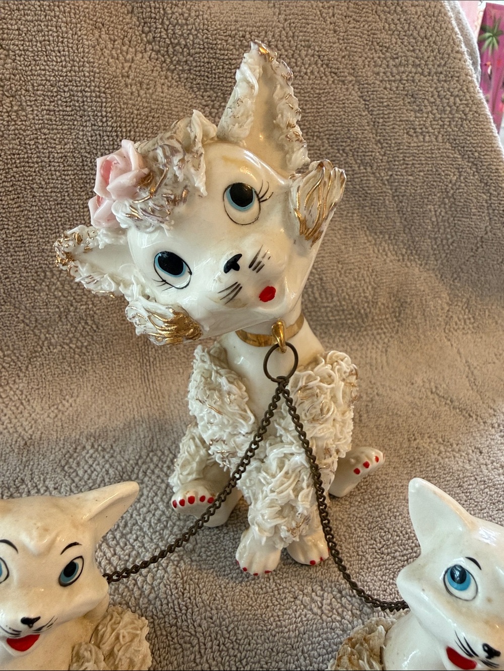 Vintage Ceramic Poodle Trio Figurine Set - White with Gold Accents - Picture 4 of 9